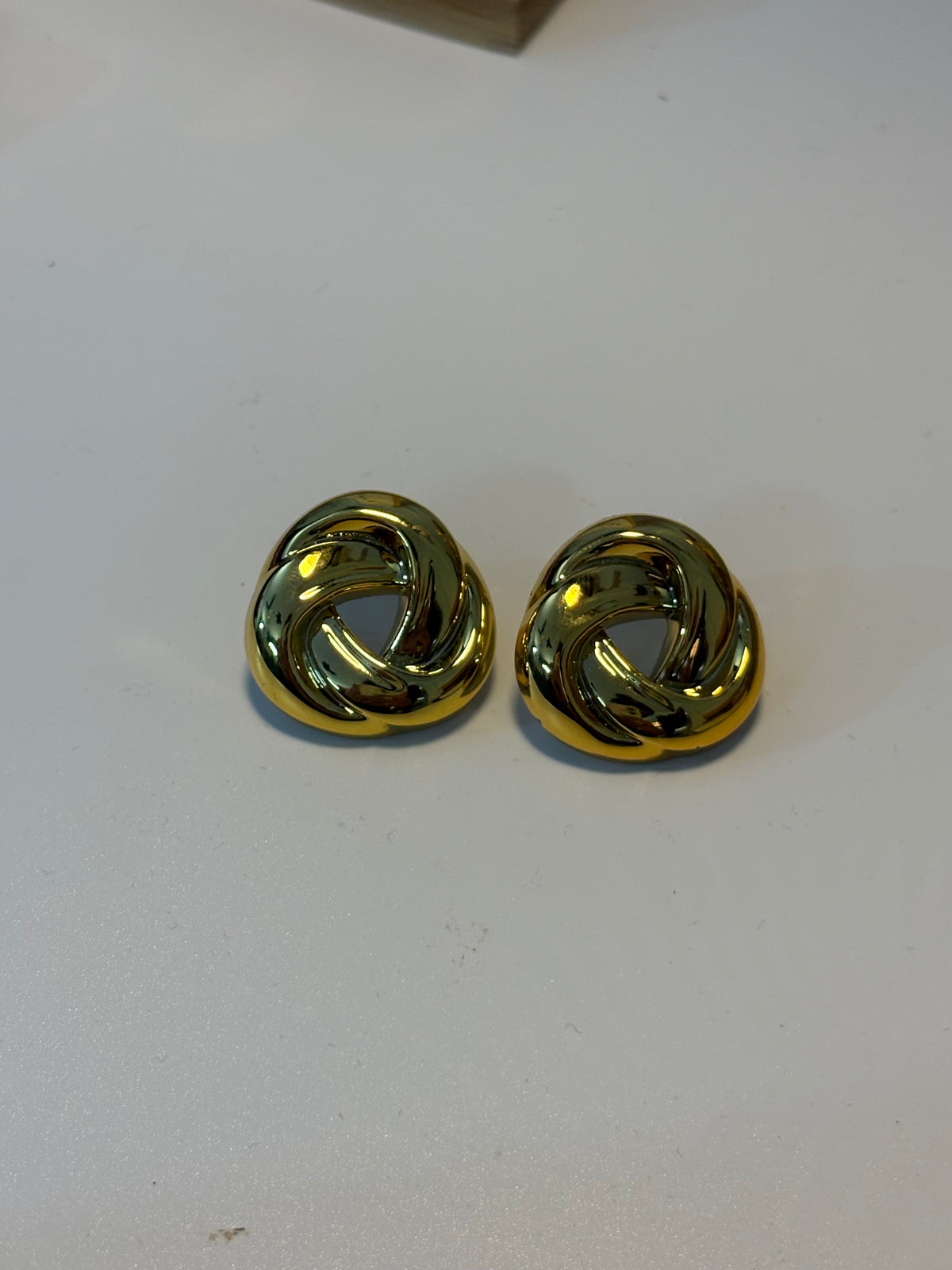 Knot studs