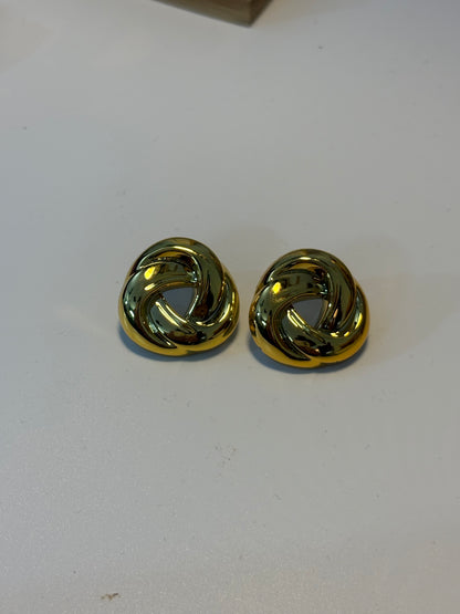 Knot studs